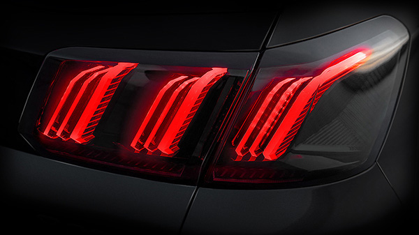 marelli-product-portfolio-lighting-full-led-rear-lamps-cover-600×337 Imagen de luces deportivas traseras de coche en color rojo